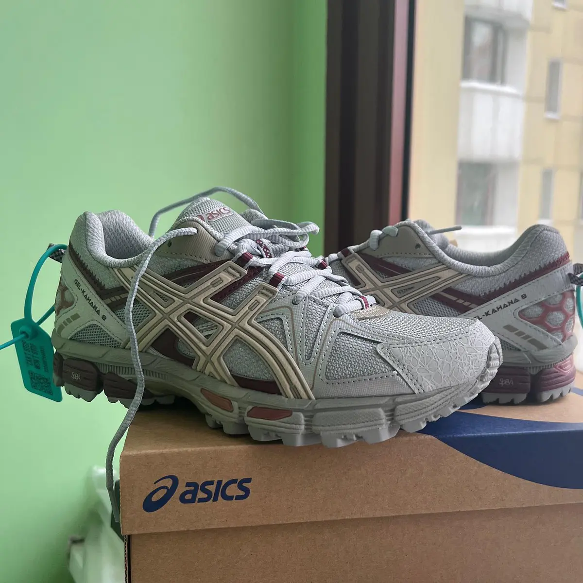 ASICS Kahana 8 — 40.5 / UK 7