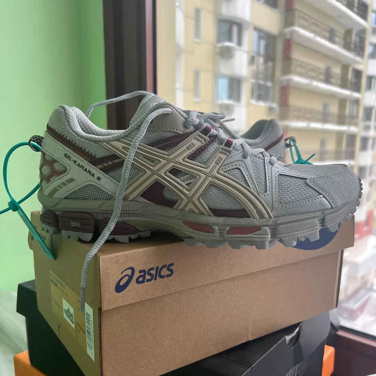 ASICS Kahana 8 — 40.5 / UK 7